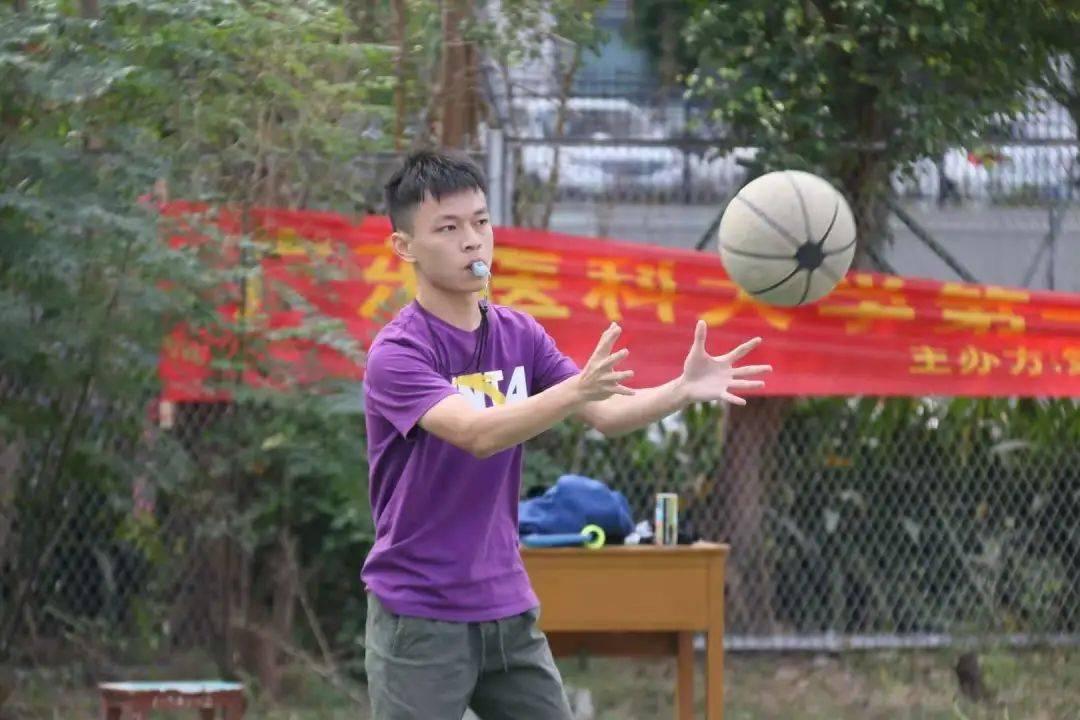 激烈角逐过后，冠军神采奕奕登场的简单介绍